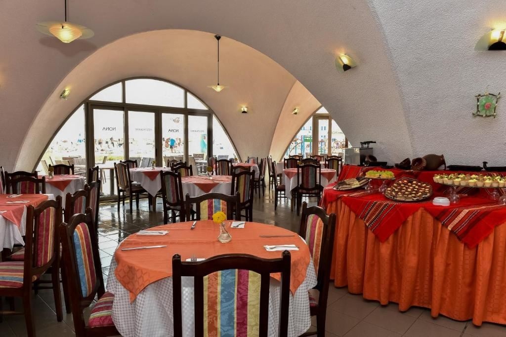 restaurants-restaurants
