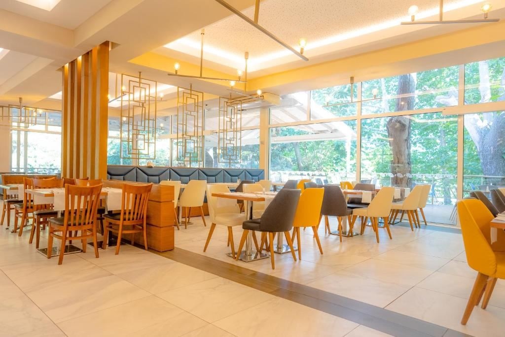 restaurants-main-restaurant