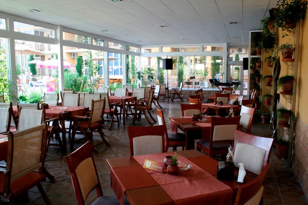 restaurants-main-buillding