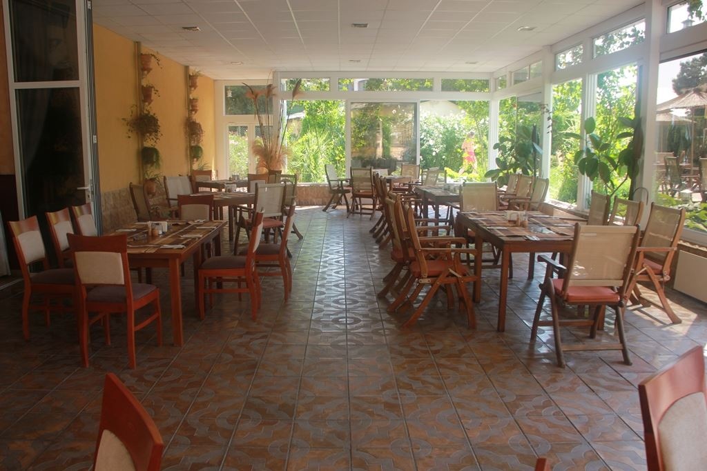 restaurants-main-buillding