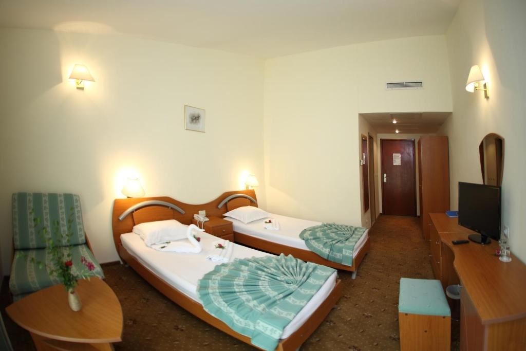 rooms-single-wchild-standard-room-balcony-or-terrace