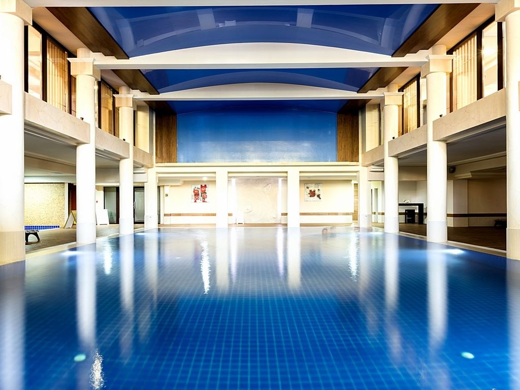 pools-indoor-pool