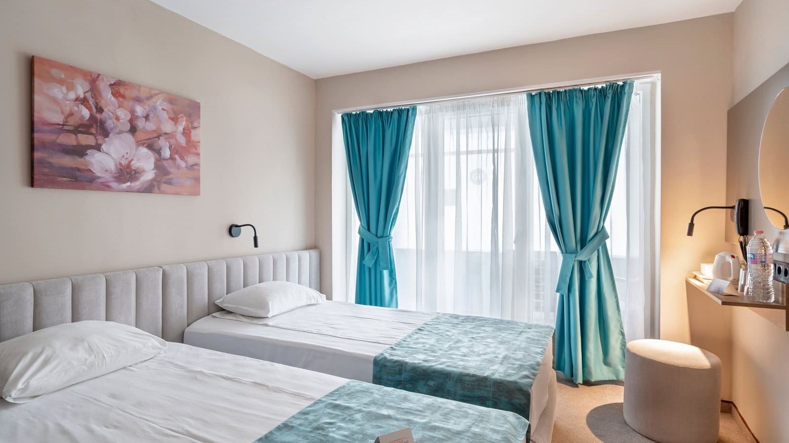 rooms-single-wchild-standard-room-balcony