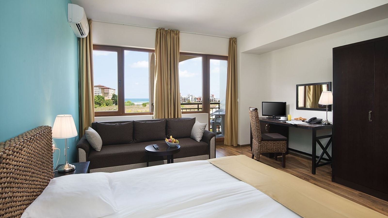 rooms-standard-room-lateralseaview