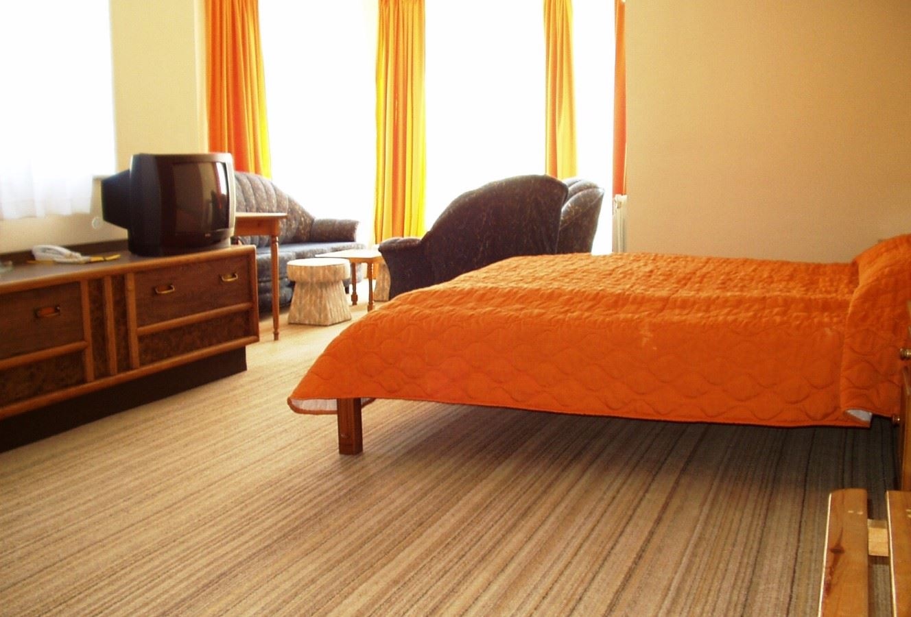 rooms-deluxe-studio-balcony