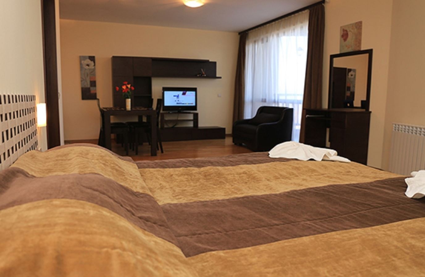 rooms-deluxe-studio-balcony