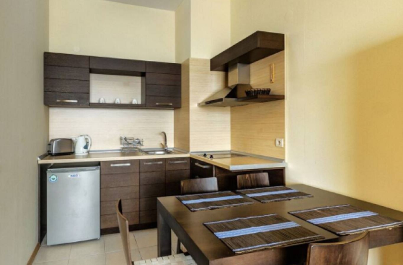 rooms-deluxe-studio-balcony