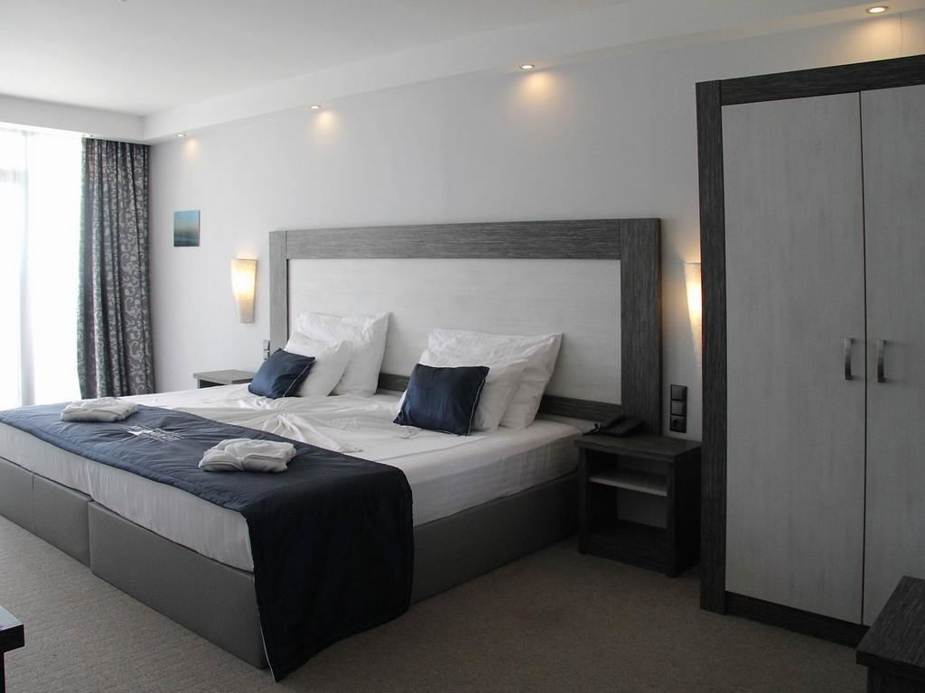 rooms-single-wchild-standard-room-balcony-or-terrace