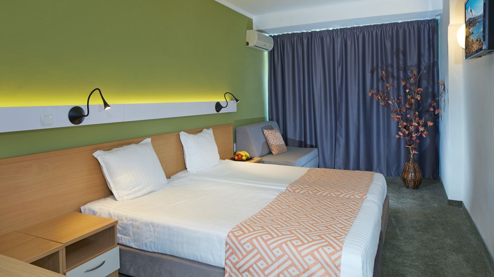 rooms-large-standard-room-balcony