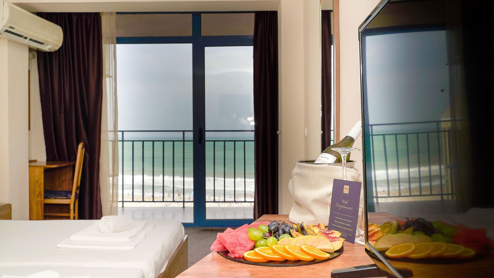 rooms-single-wchild-standard-room-seaview-balcony