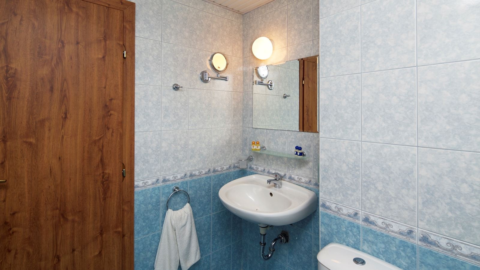 rooms-single-wchild-standard-room-seaview-balcony