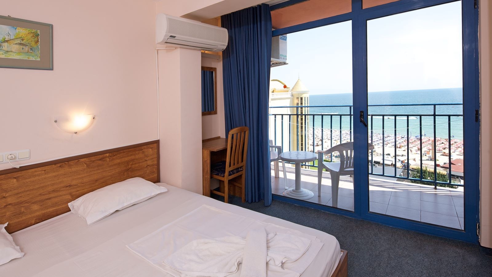rooms-single-wchild-standard-room-seaview-balcony