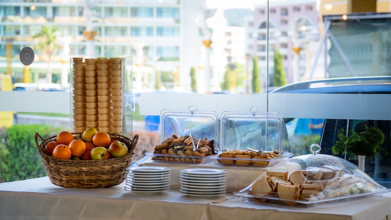 restaurants-pool-bar