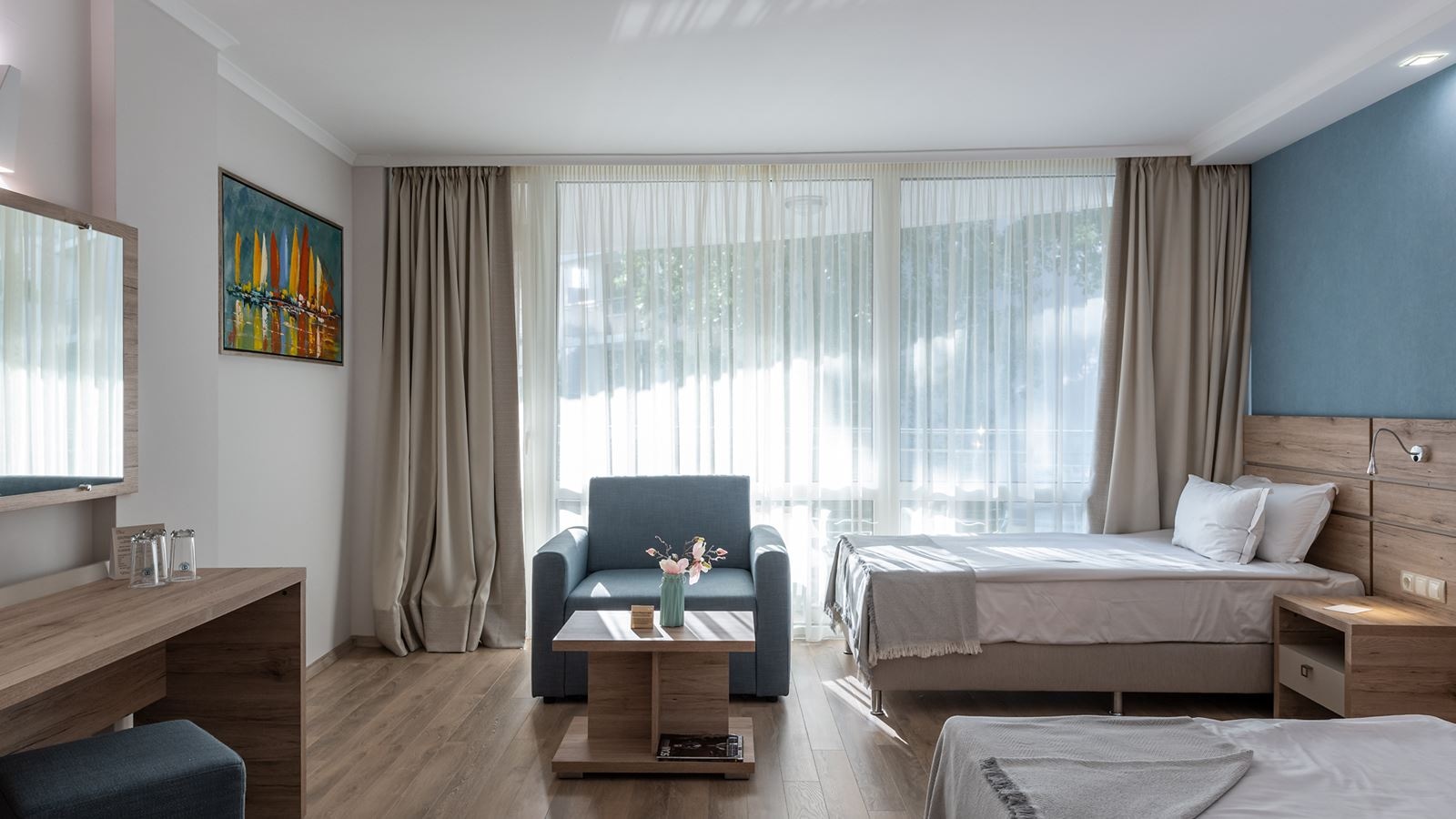 rooms-standard-junior-suite-balcony