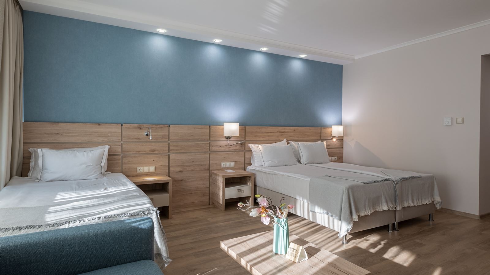 rooms-standard-junior-suite-balcony