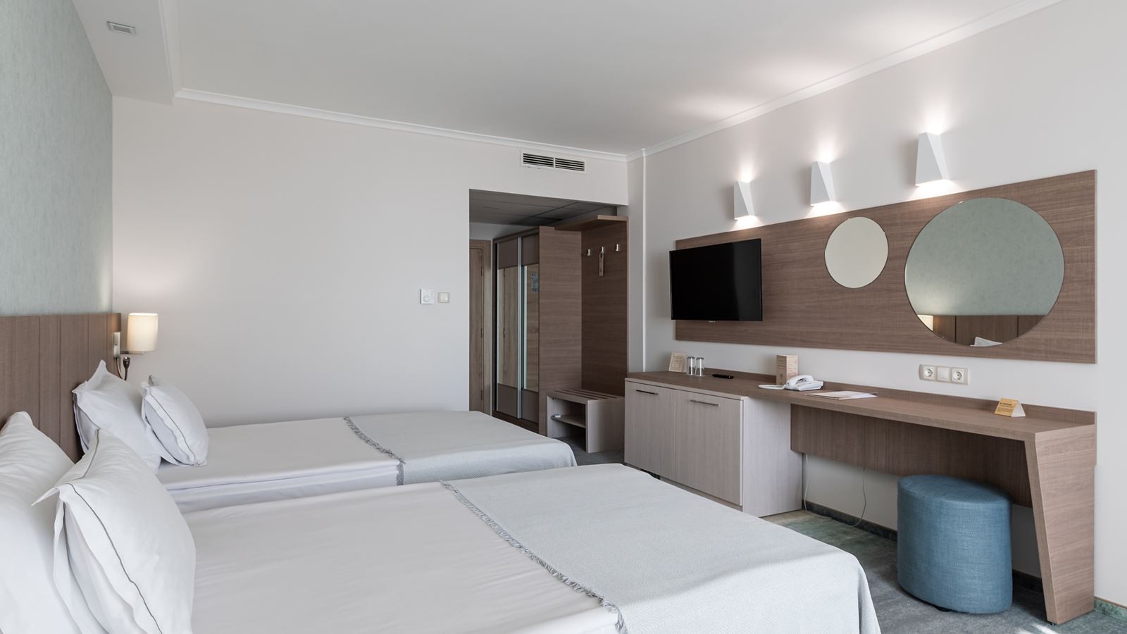 rooms-singleuse-superior-room-balcony