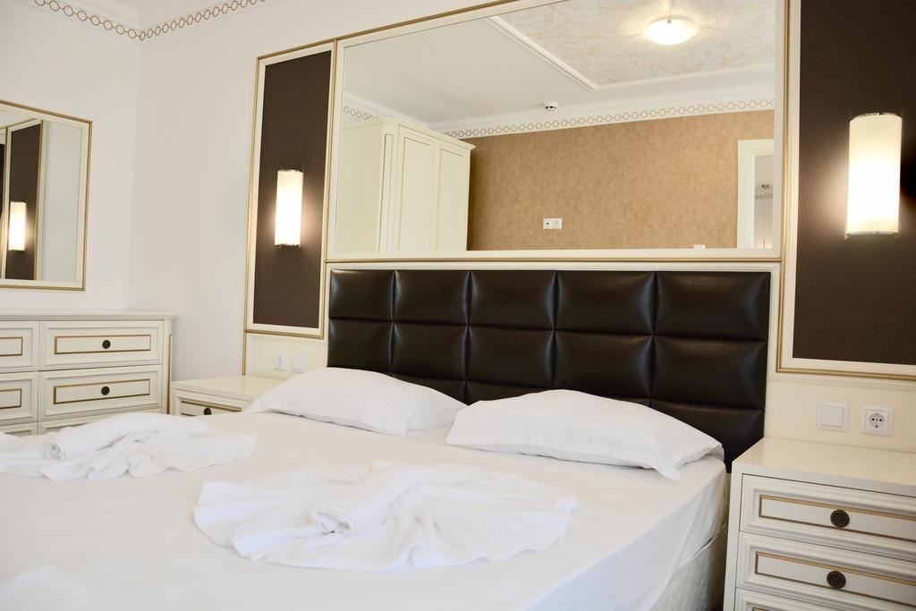 rooms-deluxe-apartment-balcony