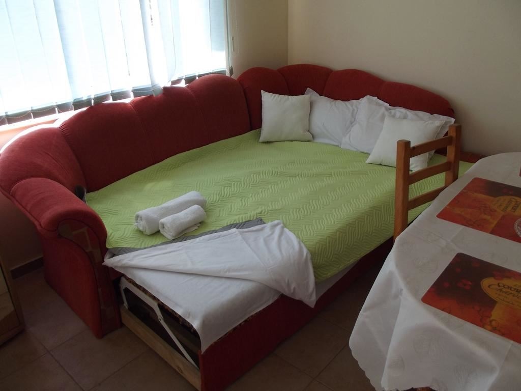 rooms-standard-apartment-balcony