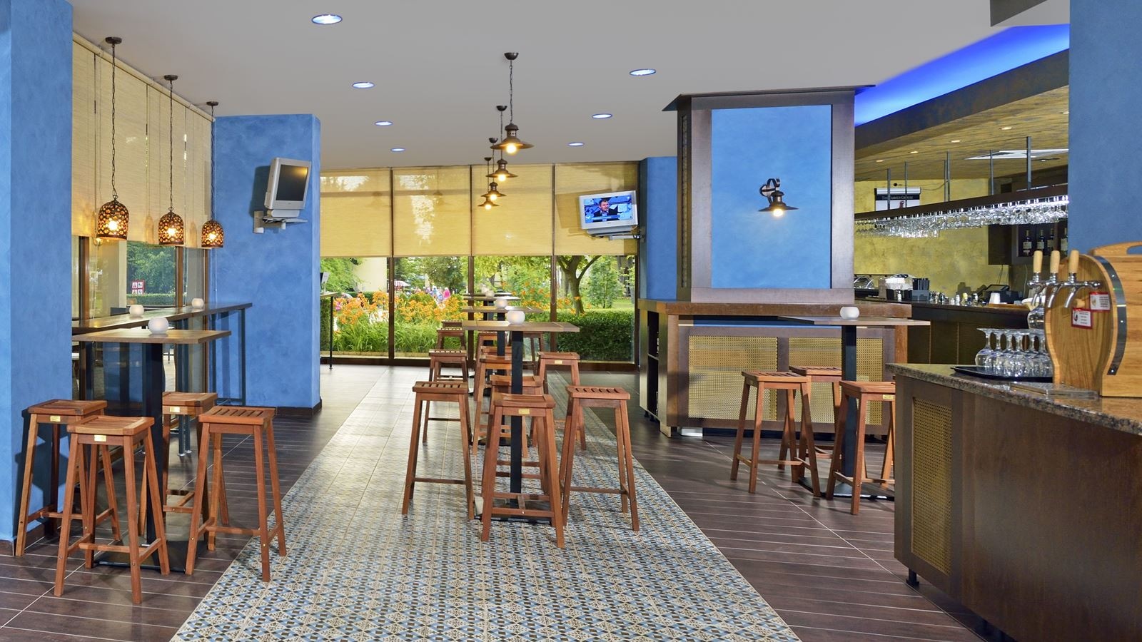 restaurants-taperia-malecon-from-beg-june-until-mid-sept