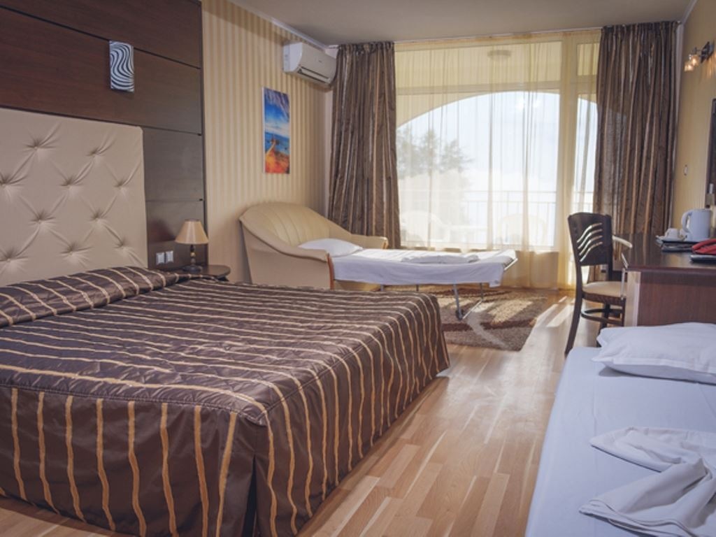 rooms-single-wchild-standard-room-balcony-or-terrace