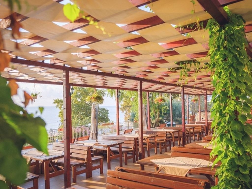 restaurants-restaurant