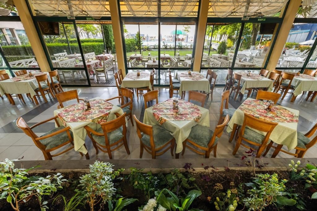 restaurants-main-restaurant