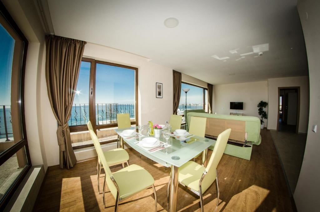 rooms-standard-apartment-balcony-or-terrace