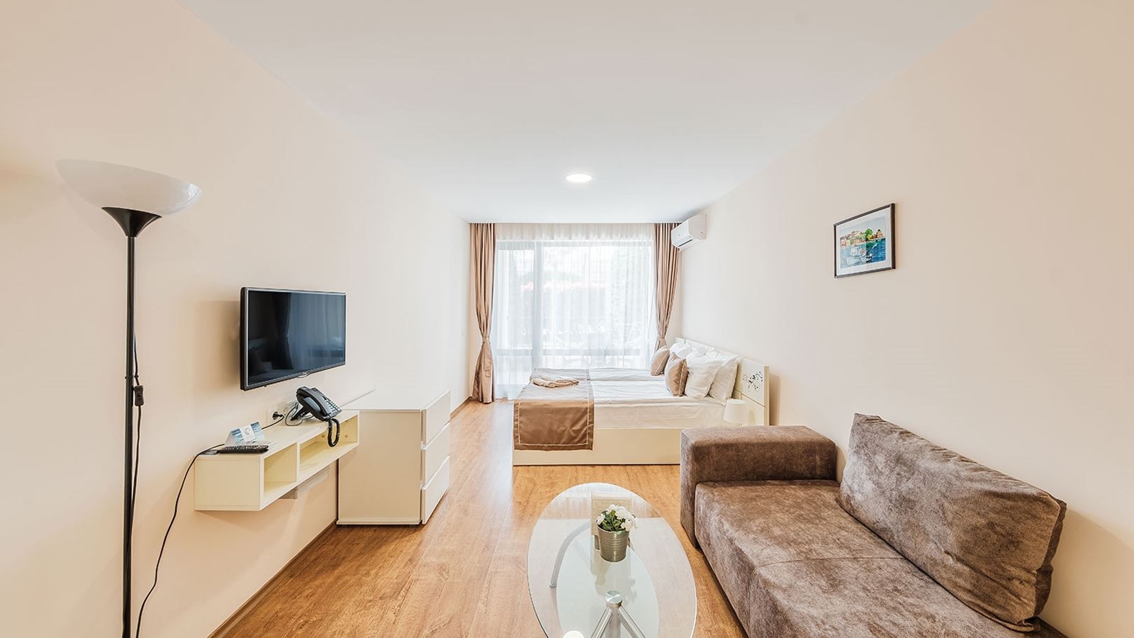 rooms-single-wchild-standard-familyroom-balcony-or-terrace