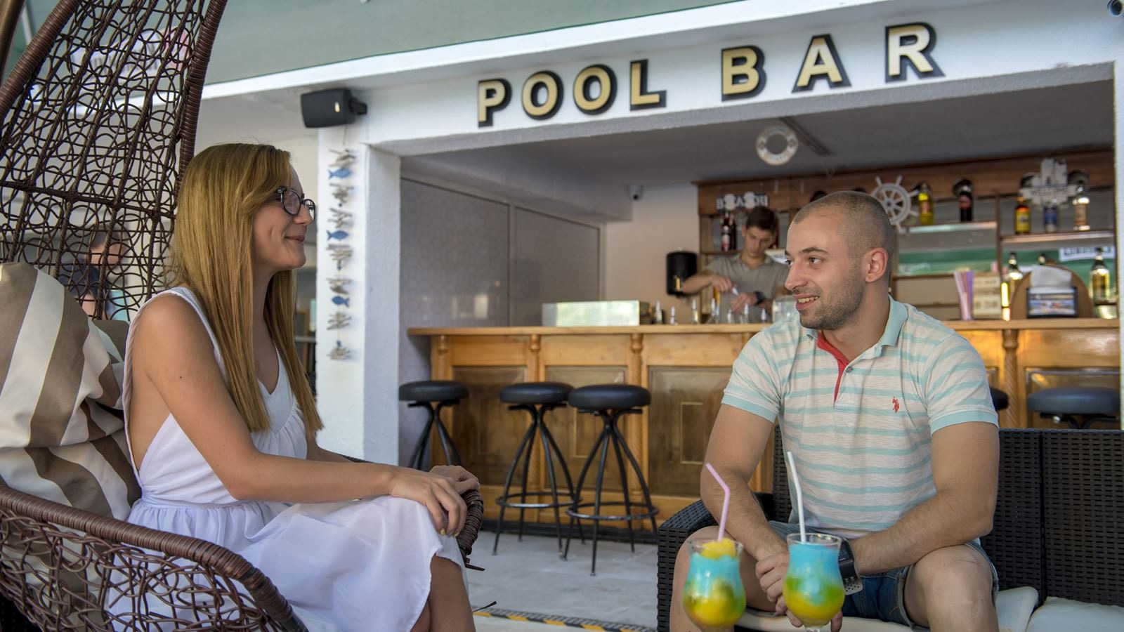bars-pool--lobby-bar