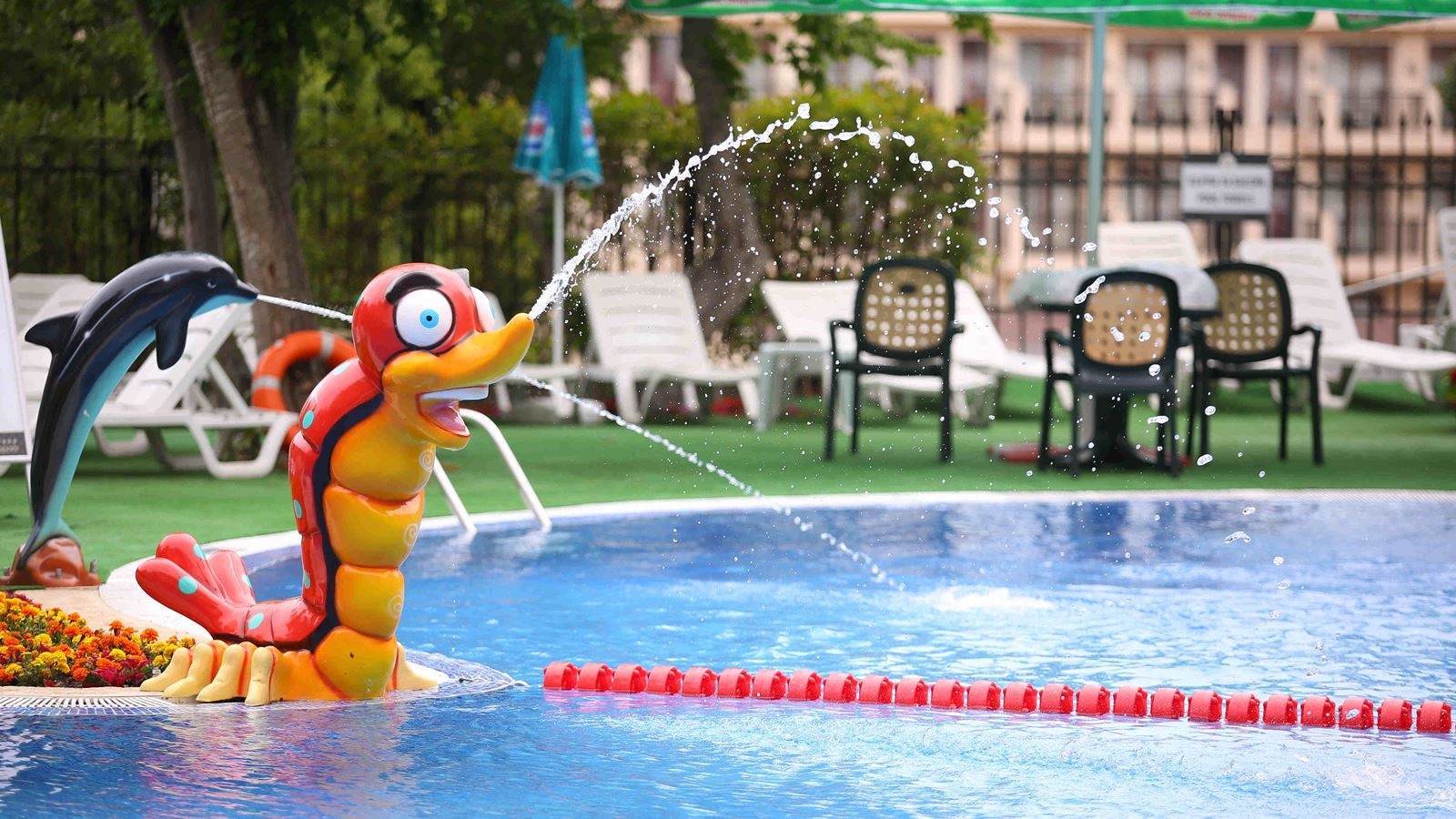 water-park-outdoor-childrens-pool