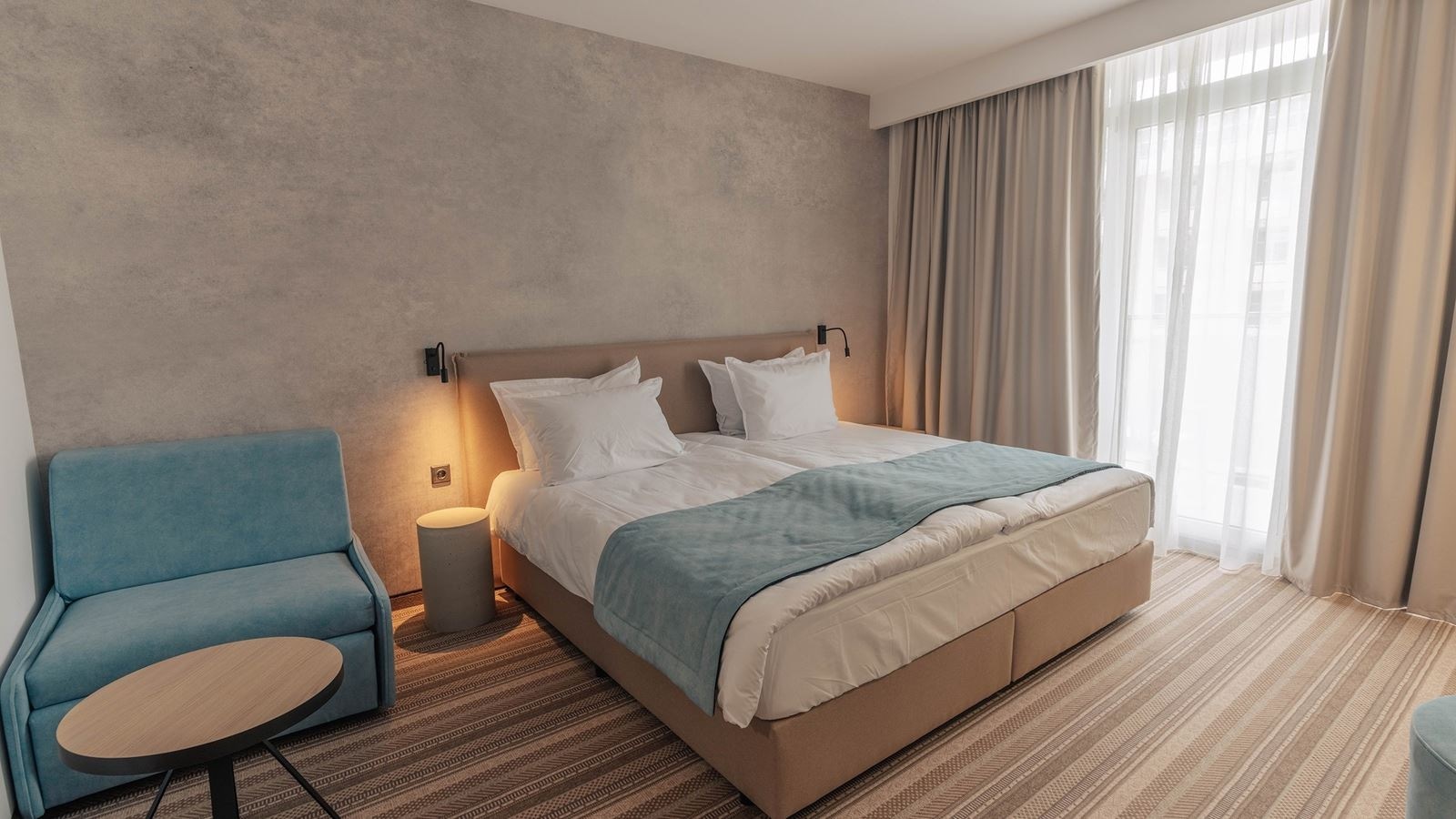 rooms-twin-deluxe-room-balcony