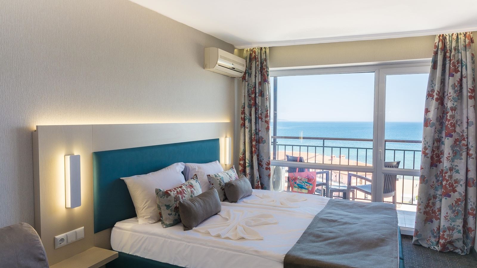 rooms-twin-standard-room-balcony