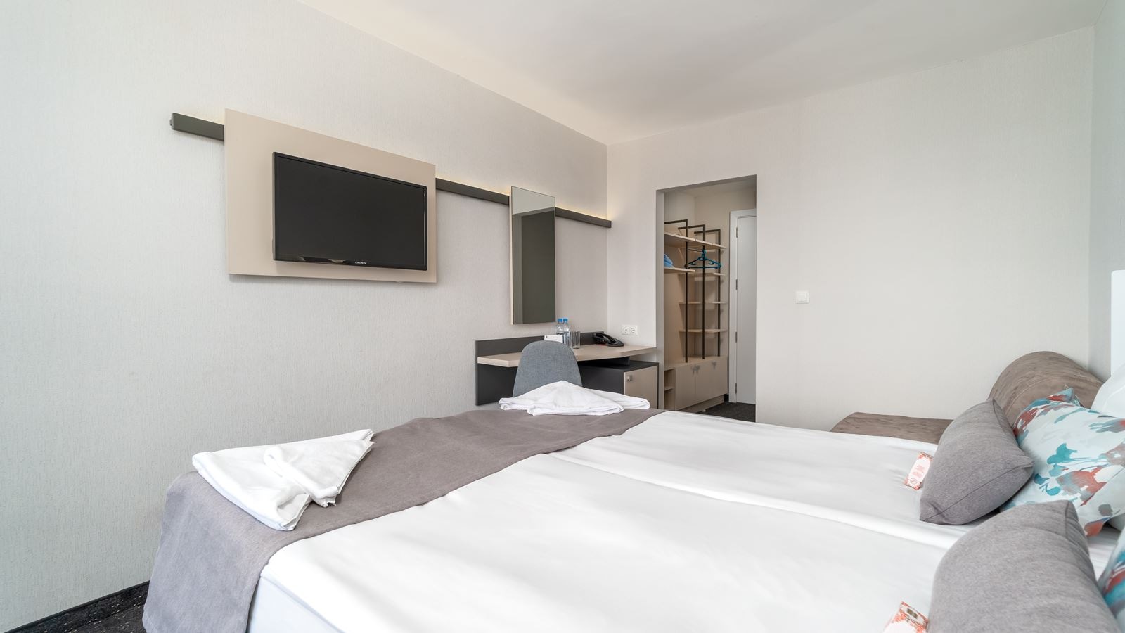 rooms-twin-standard-room-balcony