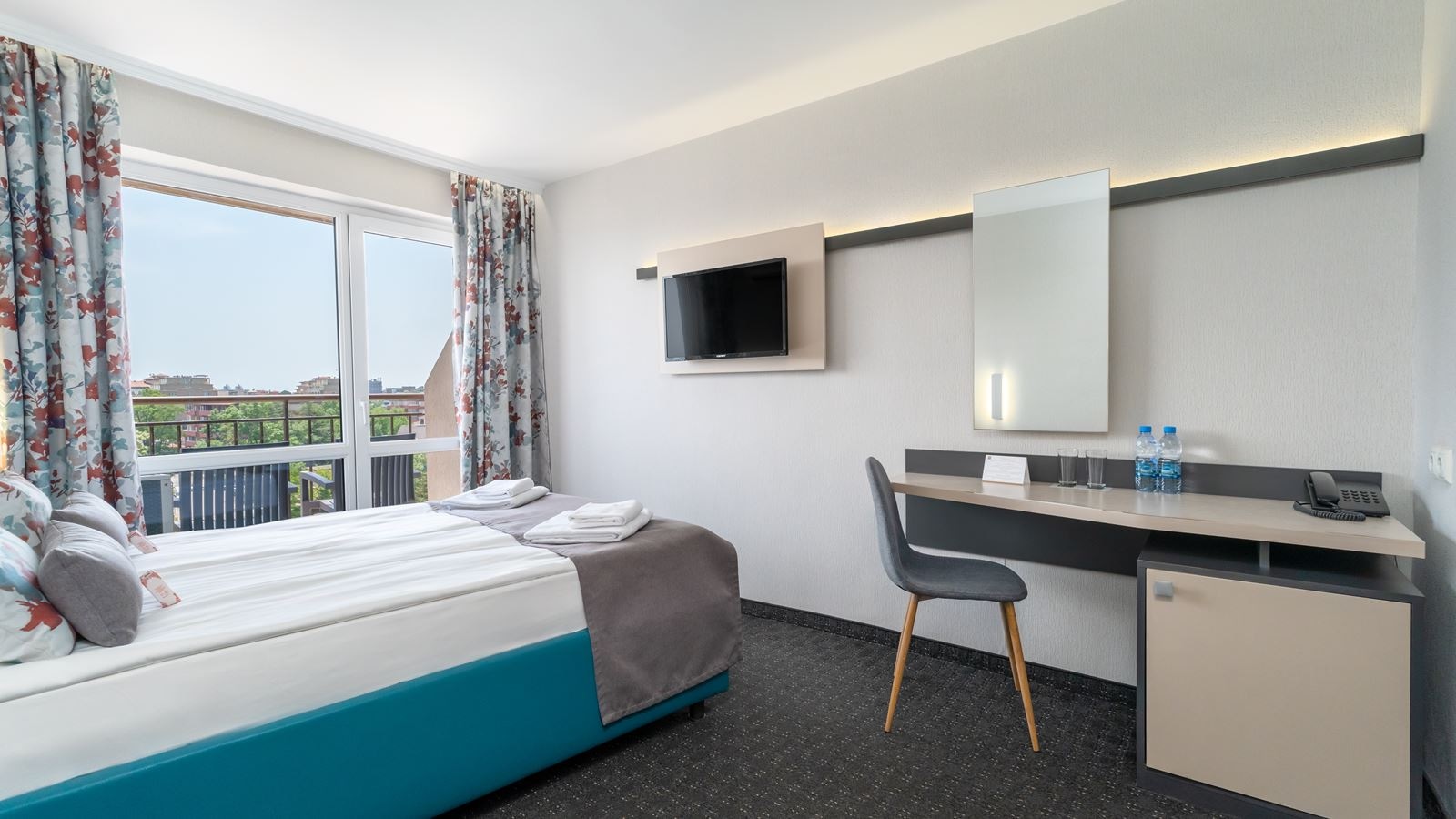 rooms-single-standard-room-with-balcony