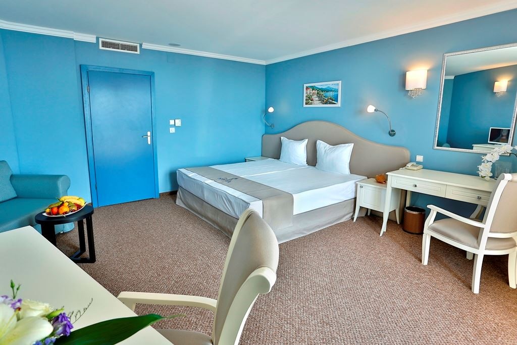 rooms-single-wchild-standard-room-lateralseaviewsea-view-balcony