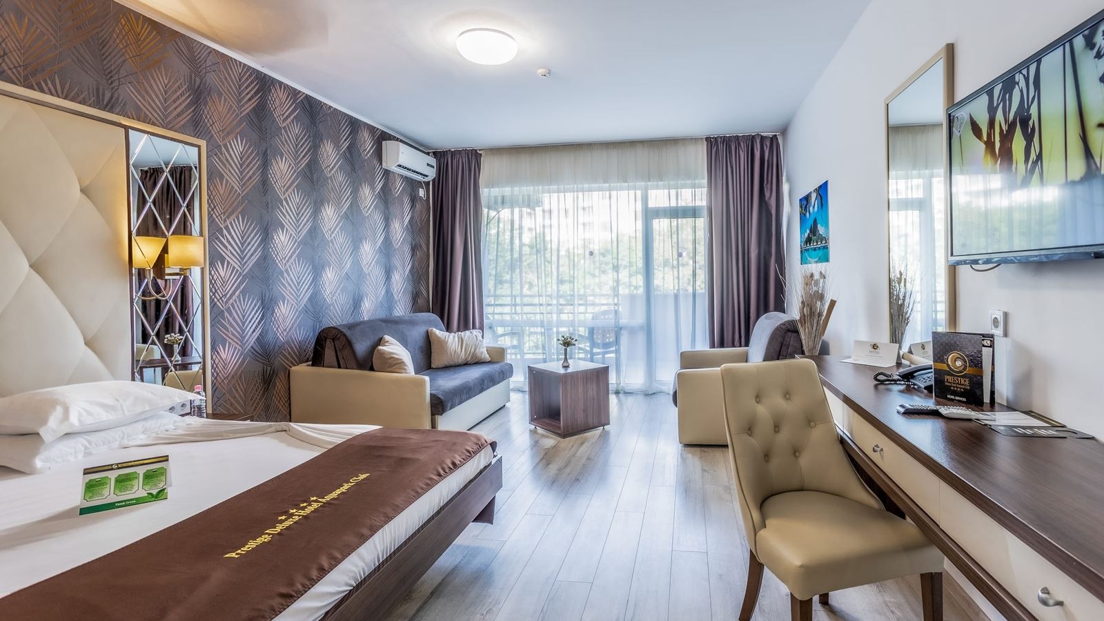 rooms-deluxe-family-room