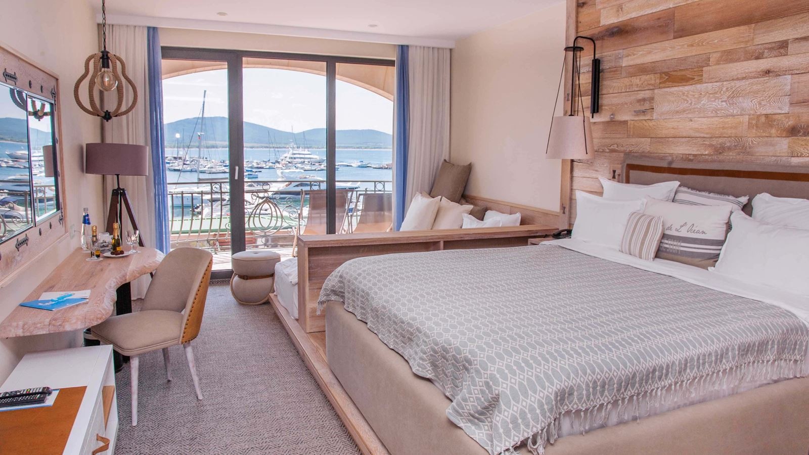 rooms-single-use-deluxe-room-sea-view-balcony-or-terrace