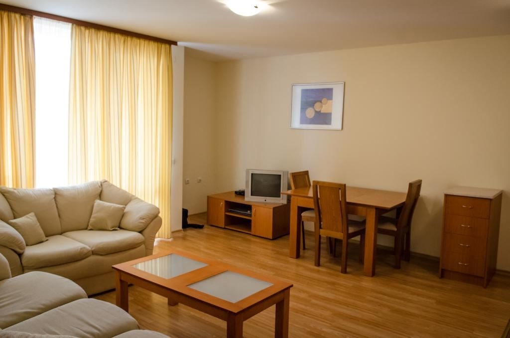 rooms-standard-studio-balcony-or-terrace