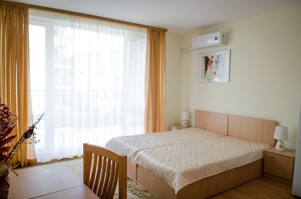 rooms-standard-apartment-balcony-or-terrace