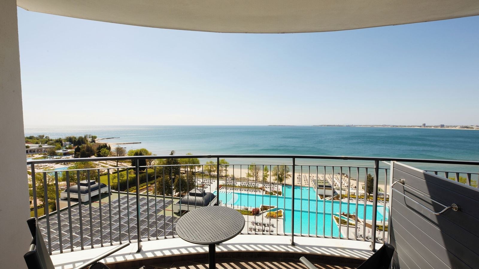 rooms-preferred-club-junior-suite-frontal-sea-view