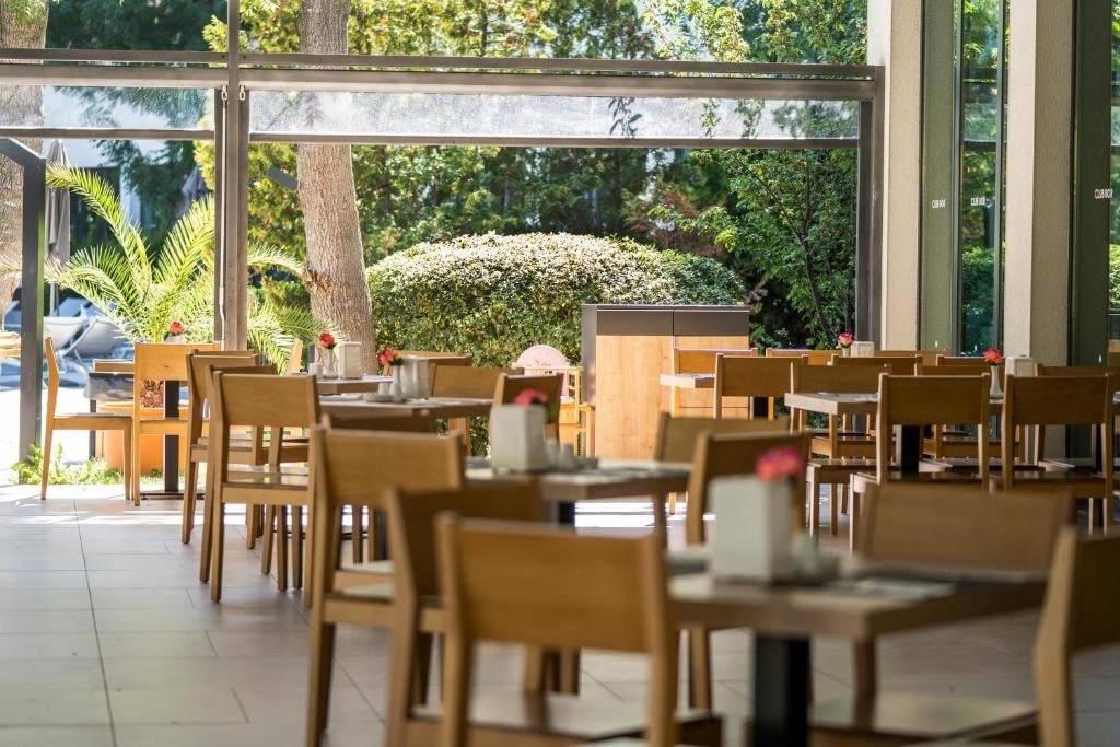 restaurants-restaurants