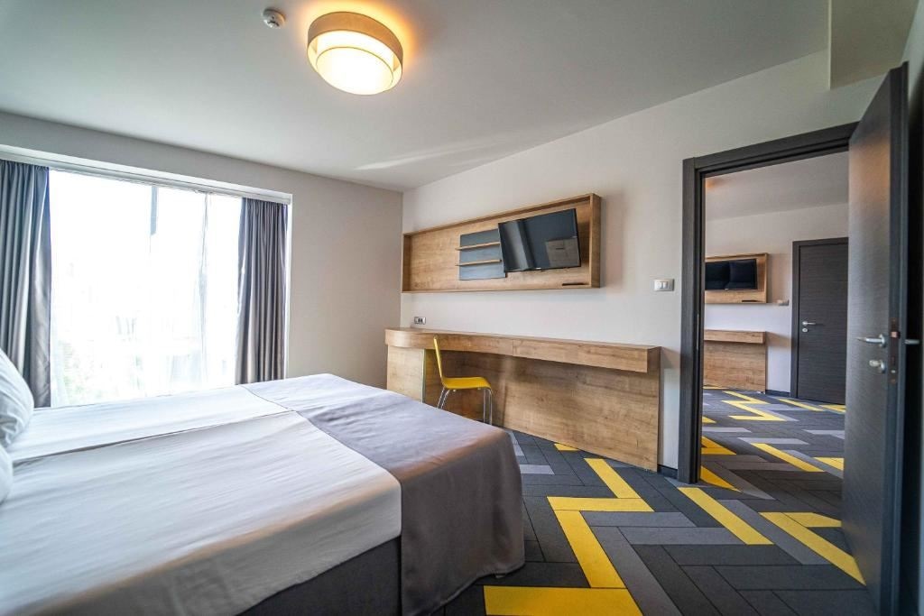 rooms-standard-family-room-balcony