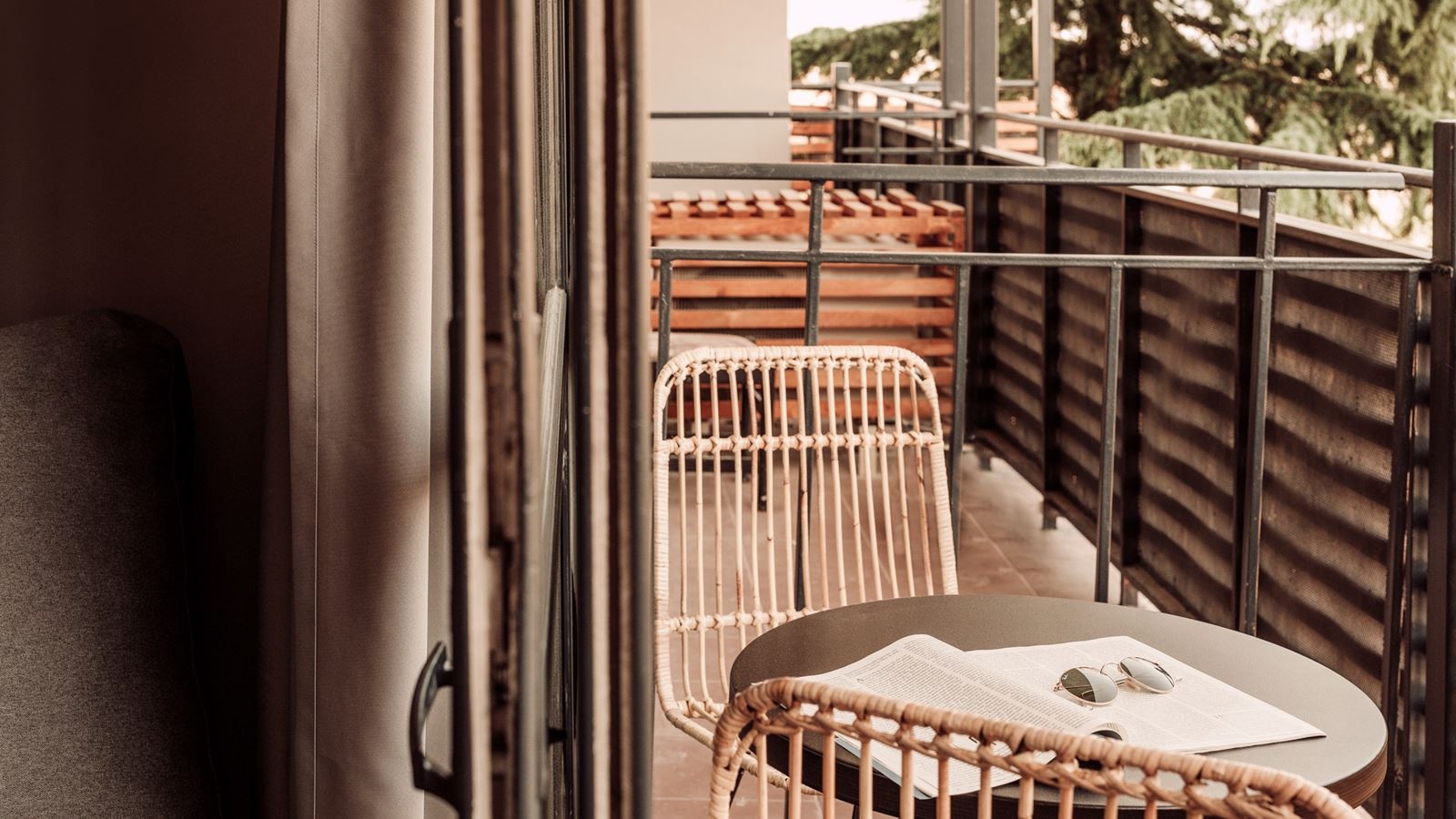 rooms-superior-yard-view