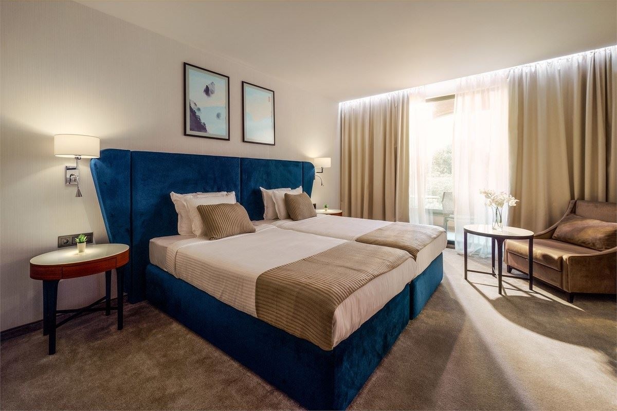 rooms-singleuse-standard-room-seaview-balcony-or-terrace