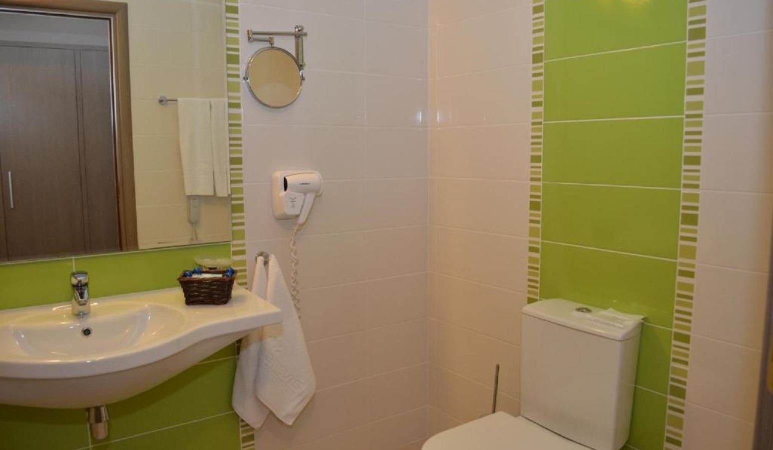 rooms-single-wchild-standard-room-balcony