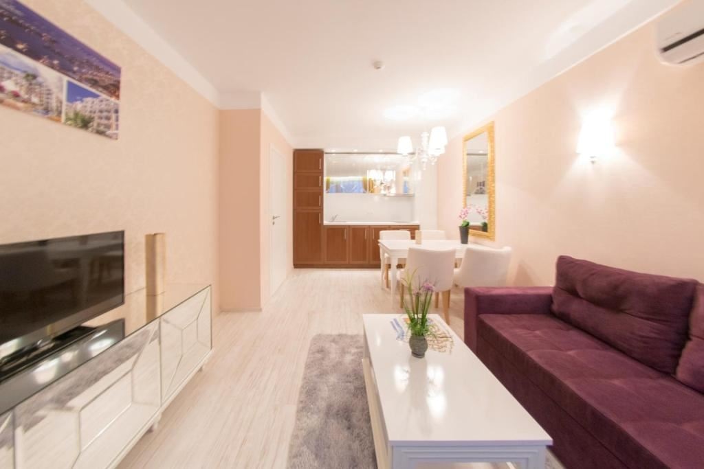 rooms-1-bedroom-standard-apartment-balcony