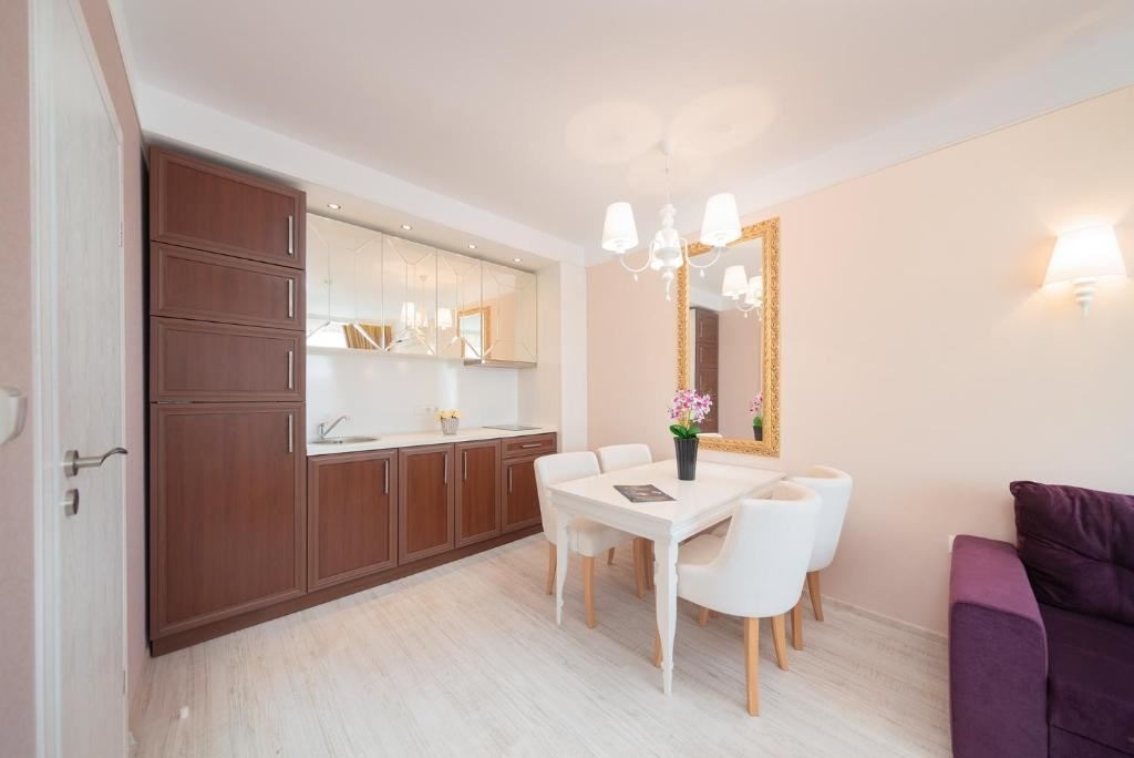 rooms-1-bedroom-standard-apartment-balcony