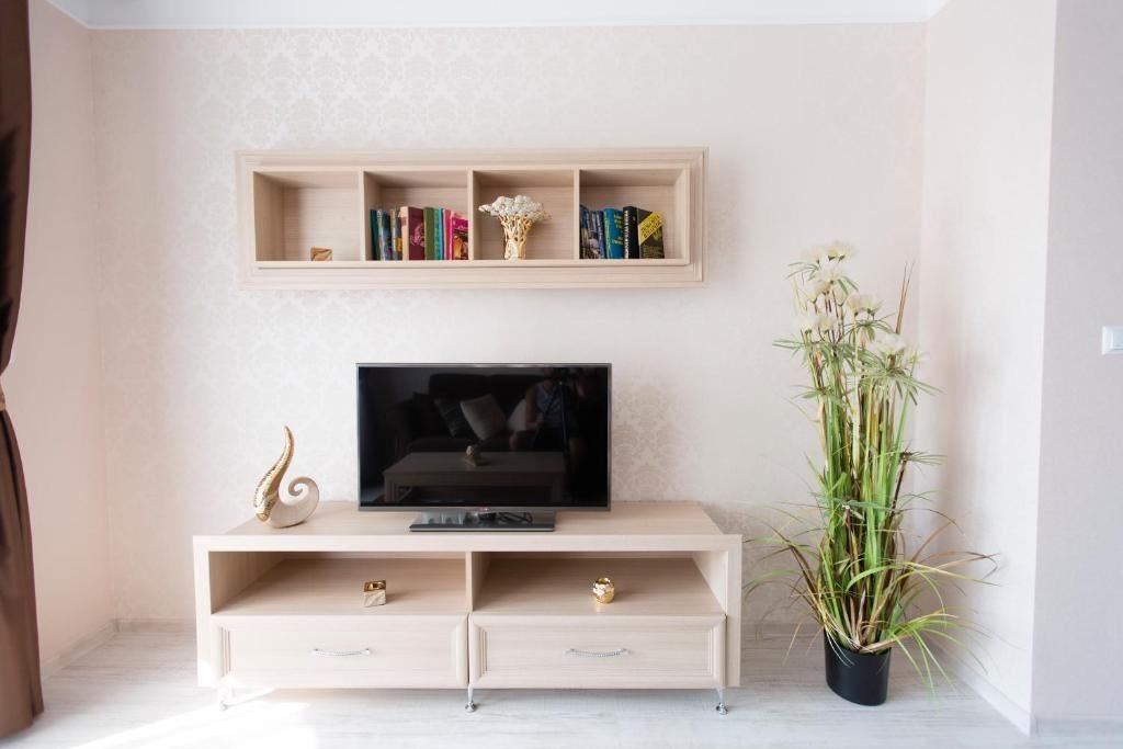 rooms-1-bedroom-standard-apartment-balcony