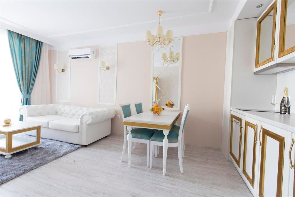 rooms-1-bedroom-deluxe-apartment-balcony