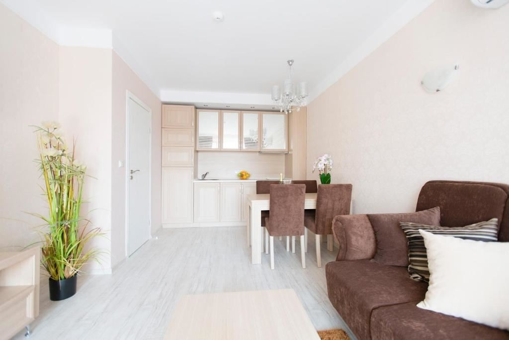 rooms-2-bedroom-deluxe-apartment-balcony